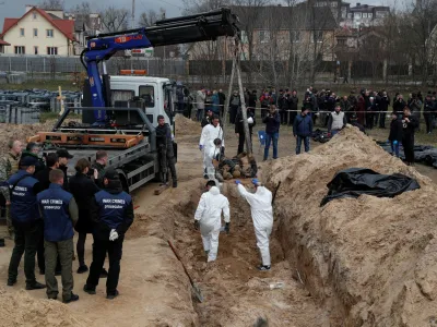 SENSITIVE MATERIAL. THIS IMAGE MAY OFFEND OR DISTURB Forensic technicians exhume the bodies of civilians who Ukrainian officials say were killed during Russia's invasion and then buried in a mass grave in the town of Bucha, outside Kyiv, Ukraine April 8, 2022. REUTERS/Valentyn Ogirenko   TPX IMAGES OF THE DAY