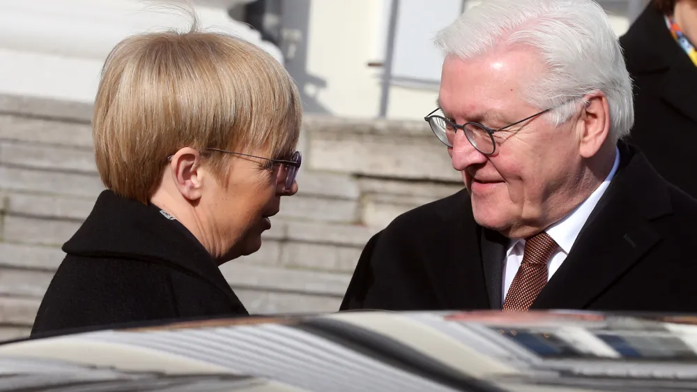 09 February 2023, Berlin: German President Frank-Walter Steinmeier (R) bids farewell to Slovenian President Natasa Pirc Musar in front of Bellevue Palace. Photo: Wolfgang Kumm/dpa