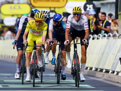 Cycling - Tour de France - Stage 16 - Gruissan to Nimes - Gruissan, France - July 16, 2024 UAE Team Emirates' Tadej Pogacar crosses the finish line with UAE Team Emirates' Nils Politt after stage 16 REUTERS/Molly Darlington