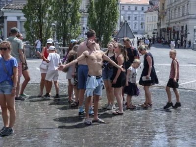 - 10.07.2024 - Ljubljana - vročina, vročinski val, pripeka, hlajenje, turisti //FOTO: Jaka Gasar