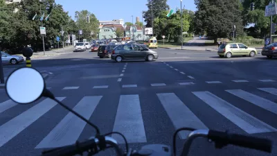 ﻿- križišče Vilharjeva cesta - Topniška ulica, - 01.09.2016 - Ljubljanske ulice - predlogi za novo ureditev enosmernega prometa v Ljubljani -   //FOTO: Jaka Gasar