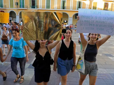 21 July 2024, Spain, Palma de Mallorca: People take part in a demonstration called by the organization "Less Tourism, More Life" against mass tourism on Mallorca. Photo: Clara Margais/dpa