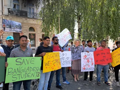 Bangladeška skupnost v Sloveniji, protest, Prešernov trgFoto: Miha Turk