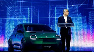 FILE PHOTO: Luca de Meo, Chief Executive Officer of Renault Group, delivers a speech next to a new Renault Twingo electric car during Renault Group capital market day for its new electric vehicle unit Ampere, in Paris, France, November 15, 2023. REUTERS/Gonzalo Fuentes/File Photo