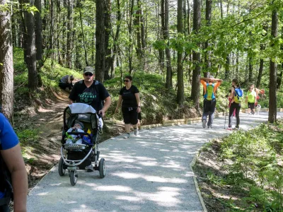 ﻿- rekreativni pohod na 35 km -Golovec    - 60. Pohod ob žici Ljubljana 2016 - Pot spominov in tovarištva (PST) - množičen športno-rekreativni dogodek -     //FOTO: Bojan Velikonja