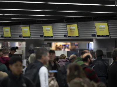 16 February 2023, Hesse, Frankfurt/Main: Passengers stand in front of a Lufthansa counter. After the Lufthansa flight chaos caused by a construction work breakdown in Frankfurt, the airline's air traffic returned to normal Thursday morning. Photo: Hannes P. Albert/dpa