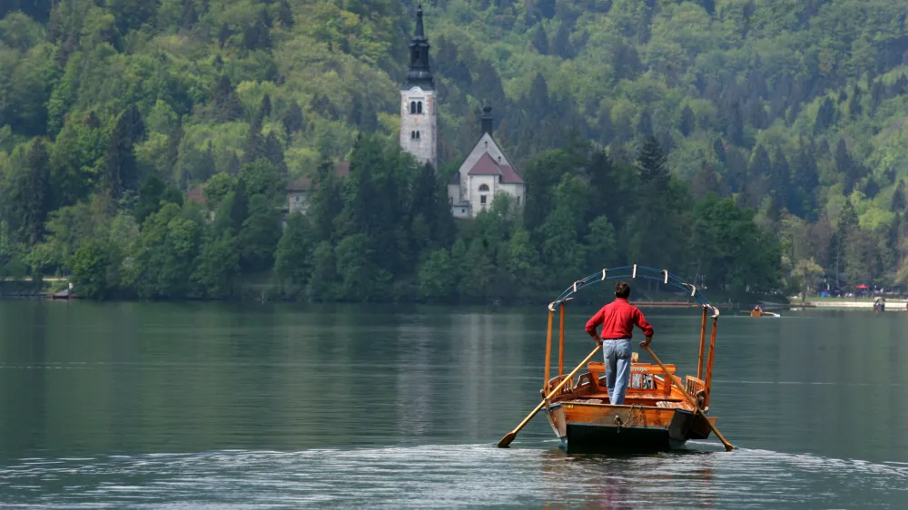 Bled - Blejsko jezero - pletna//FOTO: Luka Cjuha