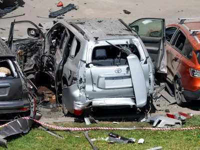 A view shows damaged cars, including a Toyota Land Cruiser, following an explosion caused by the detonation of an unidentified device, which reportedly injured an officer from Russia's military intelligence agency, in the courtyard of a residential building in Moscow, Russia July 24, 2024. REUTERS/Shamil Zhumatov