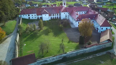 Mekinjski samostan se razteza na 5000 kvadratnih metrih površine. Foto: Blaž T. Muc