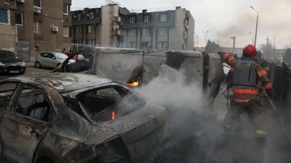 Emergency workers extinguish fire in vehicles at the site of a Russian missile strike, amid Russia?s attack on Ukraine, in Kyiv, Ukraine March 9, 2023. REUTERS/Gleb Garanich