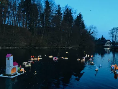 V počastitev praznika zaljubljencev gregorjevega so lani v Preddvoru gregorčke spuščali po jezeru Črnava, medtem ko se letos prireditev seli v Zgornjo Belo.
 