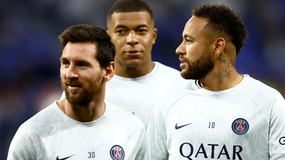 FILE PHOTO: Soccer Football - Ligue 1 - Olympique Lyonnais v Paris St Germain - Groupama Stadium, Lyon, France - September 18, 2022 Paris St Germain's Neymar, Lionel Messi and Kylian Mbappe before the match REUTERS/Stephane Mahe/File Photo