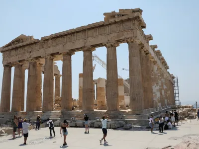 People visit the ancient Parthenon Temple atop the Acropolis hill archaeological site during a heatwave in Athens, Greece, July 25, 2022. REUTERS/Louiza Vradi