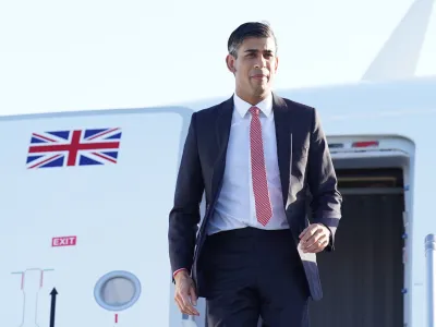 13 March 2023, US, San Diego: British Prime Minister Rishi Sunak disembarks his plane as he arrives in San Diego, for meetings with US President Joe Biden and Prime Minister of Australia Anthony Albanese as part of Aukus, a trilateral security pact between Australia, the UK, and the US. Photo: Stefan Rousseau/PA Wire/dpa