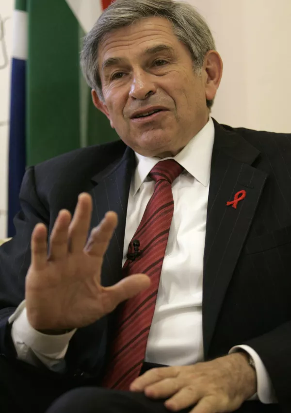 World Bank President Paul Wolfowitz gestures during an interview with Reuters on the fringes of the Parliamentary Network of the World Bank in Cape Town March 16, 2007. African states once racked by war such as the Democratic Republic of Congo and Burundi are making great economic strides, but need more proof the "peace dividend" is real, the World Bank's president said on Friday. REUTERS/Howard Burditt (SOUTH AFRICA)