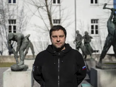 Boštjan Kurent, muzejski kustos- 17.03.2023 - Park vojaške zgodovine Pivka – vojaški muzej, nacionalna tankovsko-artilerijska zbirka z oklepnimi in drugimi vojaškimi vozili iz druge svetovne, hladne in slovenske osamosvojitvene vojne //FOTO: Nik Erik Neubauer