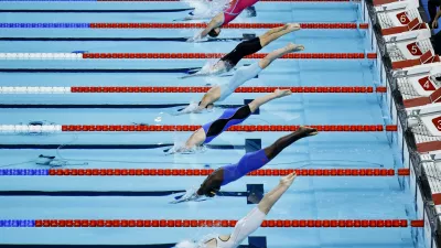 Paris 2024 Olympics - Swimming - Women's 100m Butterfly - Heats - Paris La Defense Arena, Nanterre, France - July 27, 2024. Swimmers in action. REUTERS/Ueslei Marcelino