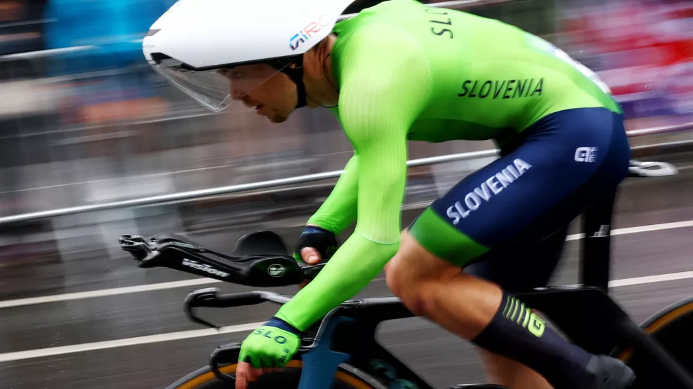 Paris 2024 Olympics - Road Cycling - Men's Individual Time Trial - Paris, France - July 27, 2024. Jan Tratnik of Slovenia in action during the Men's Individual Time Trial REUTERS/Esa Alexander