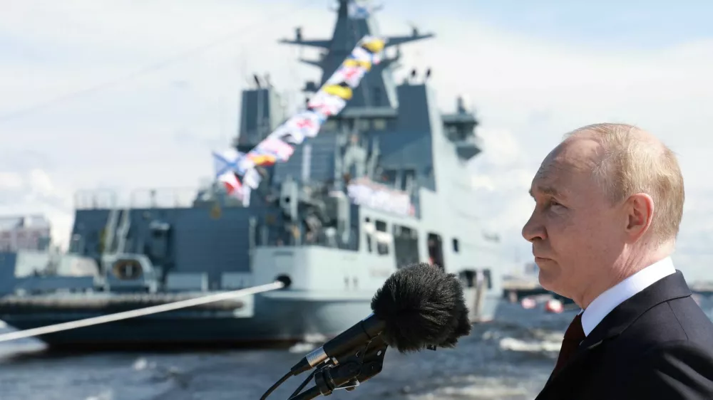 Russia's President Vladimir Putin delivers a speech during the annual Navy Day parade in Saint Petersburg, Russia July 28, 2024. Sputnik/Vyacheslav Prokofyev/Pool via REUTERS ATTENTION EDITORS - THIS IMAGE WAS PROVIDED BY A THIRD PARTY.