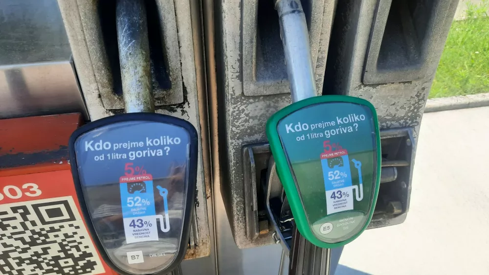 17.06.2024 - Petrol - bencinska črpalka - prikaz cene goriva - ročka za točenje bencina - gorivaFOTO: Luka Cjuha