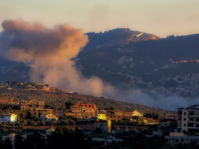 29 July 2024, Lebanon, Qlayaa: Heavy smoke billows from the Lebanese southern border village of Kfarkela after it was targeted by Israeli shelling. Israel threatened swift retaliation for an attack from Lebanon that killed 12 children and teenagers in the Druze town of Majdal Shams in the Israeli-annexed Golan Heights. Photo: STR/dpa