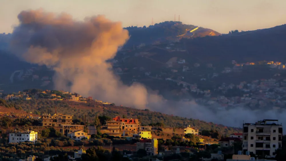 29 July 2024, Lebanon, Qlayaa: Heavy smoke billows from the Lebanese southern border village of Kfarkela after it was targeted by Israeli shelling. Israel threatened swift retaliation for an attack from Lebanon that killed 12 children and teenagers in the Druze town of Majdal Shams in the Israeli-annexed Golan Heights. Photo: STR/dpa