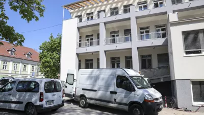 Stavbo negovalne bolnišnice na Vrazovem trgu, kjer je nekoč delovala Pediatrična klinika, so s pomočjo evropskega denarja notranje prenovili in energetsko sanirali, odprtje je bilo junija letos. Gre za pomembno posodobitev in povečanje bolnišničnih zmogljivosti tako za ljubljanski klinični center kot za vso Slovenijo. F Jaka Gasar