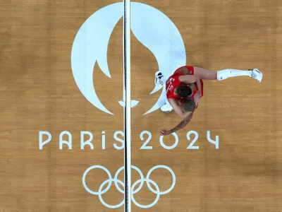 Paris 2024 Olympics - Volleyball - Women's Preliminary Round - Pool C - Turkey vs Netherlands - South Paris Arena 1, Paris, France - July 29, 2024. Melissa Teresa Vargas of Turkey and Elif Sahin of Turkey celebrate after winning the match against Netherlands. REUTERS/Siphiwe Sibeko