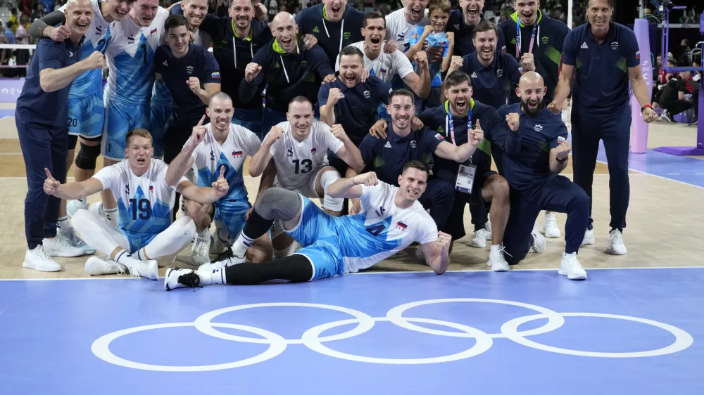 Slovenia's players celebrate at the end the group A men's volleyball match against Canada at the 2024 Summer Olympics, Sunday, July 28, 2024, in Paris, France. (AP Photo/Alessandra Tarantino)