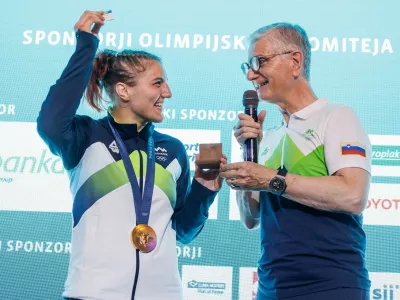 Francija, Pariz.Poletne olimpijske igre 2024 v Parizu.Sprejem zlate olimpijke Andreje Leski v Slovenski hisi v Parizu.Judoistka Andreja Leski in predsednik Olimpijskega komiteja Slovenije Franjo Bobinac.