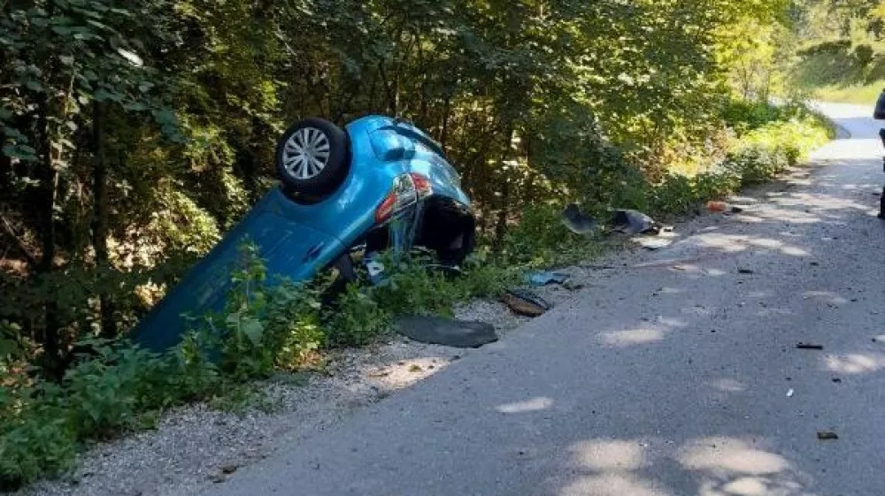 Voznica je zaradi neprilagojene hitrosti izgubila nadzor nad vozilom.