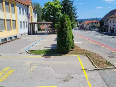 Parking modra črta