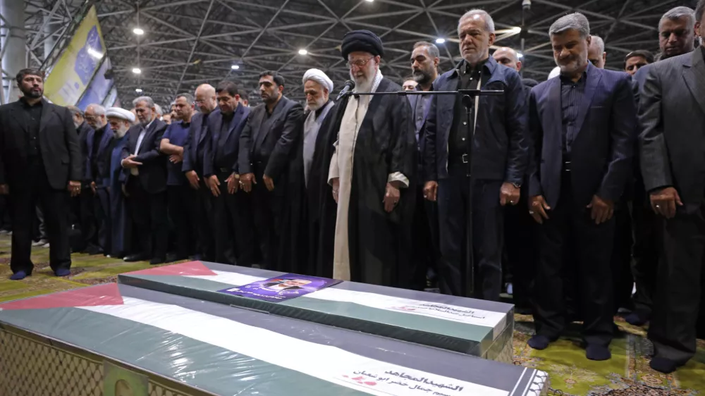 HANDOUT - 01 August 2024, Iran, Tehran: Iranian Supreme Leader Ayatollah Ali Khamenei (C) and Iranian President Masoud Pezeshkian with other officials perform the funeral prayer for Hamas leader Ismail Haniyeh and his bodyguard. Photo: Iranian Supreme Leader's Office/ZUMA Press Wire/dpa - ATTENTION: editorial use only and only if the credit mentioned above is referenced in full