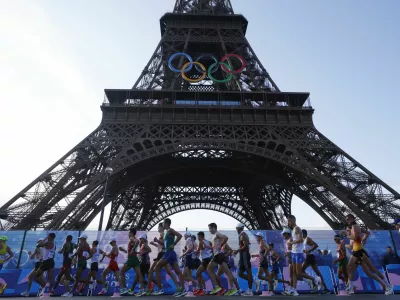 Paris 2024 Olympics - Athletics - Men's 20km Race Walk - Trocadero, Paris, France - August 01, 2024. General view during the race, as the Eiffel tower is seen. REUTERS/Amanda Perobelli