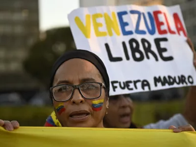 DF - BRASILIA - 08/01/2024 - BRASILIA, VENEZUELANS HOLD PROTEST AGAINST VENEZUELA'S ELECTORAL RESULTS - Venezuelan citizens participate in a protest against the electoral results that gave the president of Venezuela, Nicolas Maduro, a third term and to ask the government Brazilian who supports democracy, in front of the Itamaraty Palace in Brasilia, Brazil, on August 1, 2024. Photo: Mateus Bonomi/AGIF