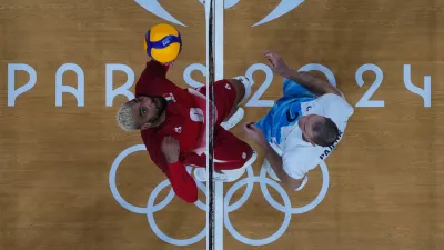 Paris 2024 Olympics - Volleyball - Men's Preliminary Round - Pool A - France vs Slovenia - South Paris Arena 1, Paris, France - August 02, 2024. Earvin Ngapeth of France in action with Alen Pajenk of Slovenia REUTERS/Annegret Hilse