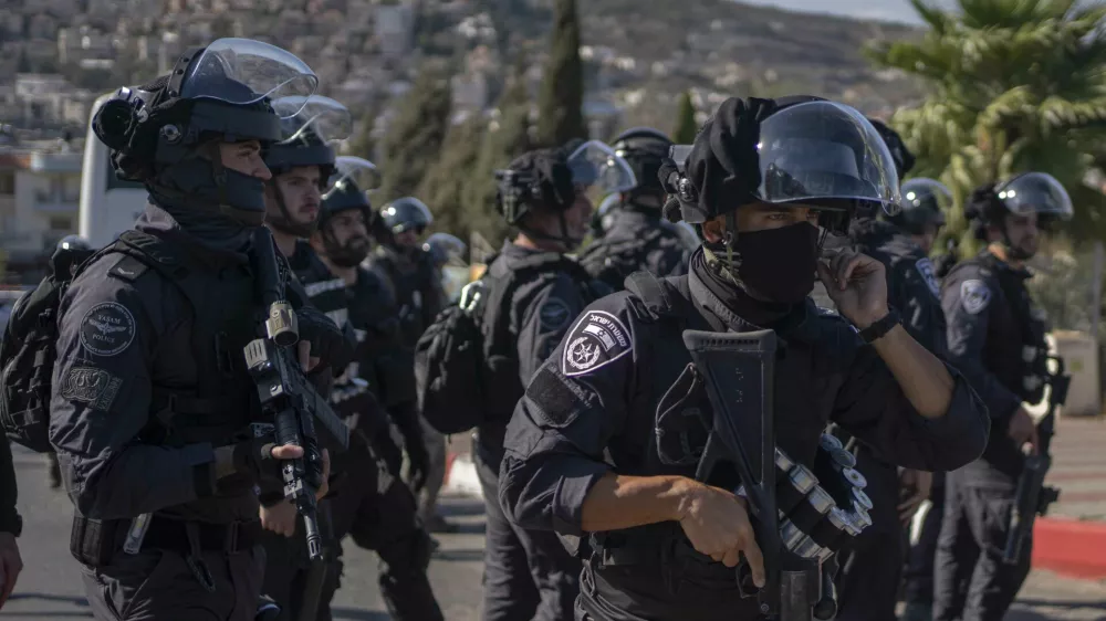 03 August 2024, Israel, Umm al-Fahm: Police officers stand guard as Israeli Arabs and left-wing Israelis take part in a protest against the war in Gaza and the escalation in Lebanon and Iran. Photo: Ilia Yefimovich/dpa