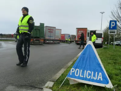 Pri poostrenem nadzoru na Zalokah so poleg prometnih policistov sodelovale še druge nadzorne službe. F Dragana Stanković