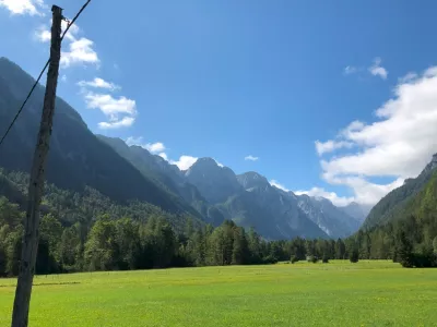 Dolina Krma je eno najbolj priljubljenih izhodišč za vzpon na Triglav in druge vršace. Foto: Eva Branc