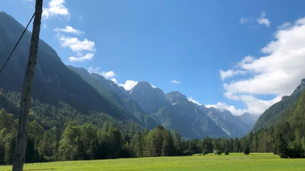 Dolina Krma je eno najbolj priljubljenih izhodišč za vzpon na Triglav in druge vršace. Foto: Eva Branc