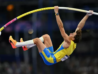 Paris 2024 Olympics - Athletics - Men's Pole Vault Final - Stade de France, Saint-Denis, France - August 05, 2024. Gold medallist Armand Duplantis of Sweden in action. REUTERS/Andy Chua