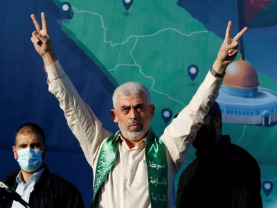 Hamas Gaza Chief Yehya Al-Sinwar gestures during an anti-Israel rally in Gaza City, May 24, 2021. REUTERS/Mohammed Salem/