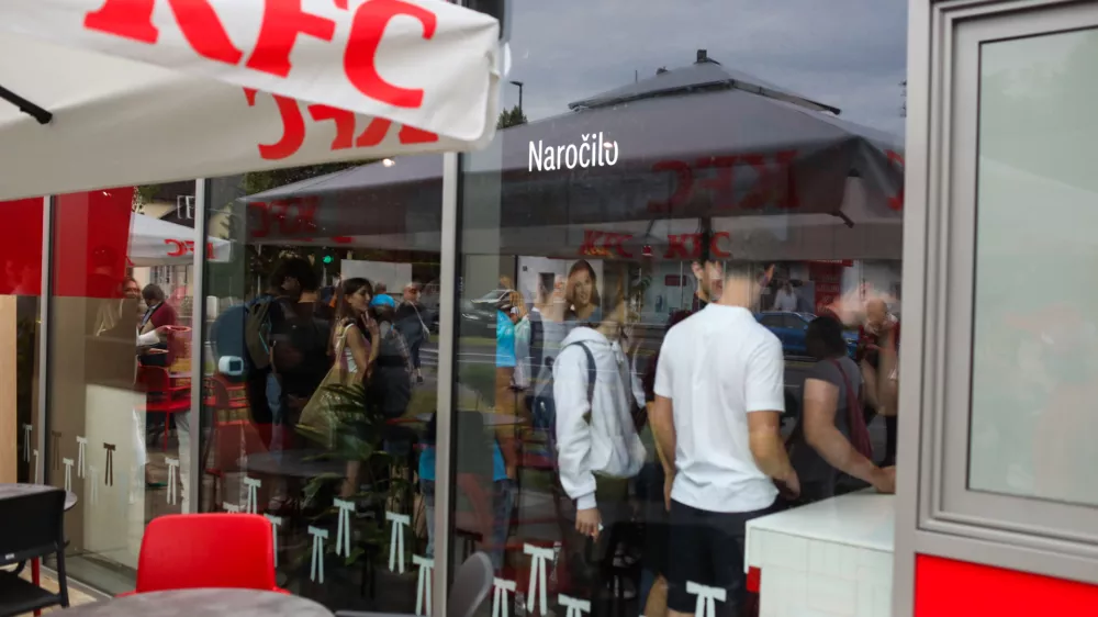 24.06.2024. Otvoritev nove restavracije verige KFC na Tržaški cesti v Ljubljani. FOTO: Bojan Velikonja