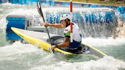 Francija, Pariz.Poletne olimpijske igre 2024 v Parizu.Slalom na divjih vodah za moske, kajak, polfinale.Slovenski kajakas Peter Kauzer.