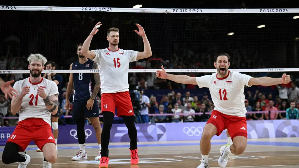 Paris 2024 Olympics - Volleyball - Men's Semifinals - Poland vs United States - South Paris Arena 1, Paris, France - August 07, 2024. Tomasz Fornal of Poland, Jakub Kochanowski of Poland and Grzegorz Lomacz of Poland celebrate after the match. REUTERS/Annegret Hilse