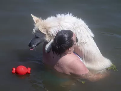 - 21.07.2024 - reportaža Podpeško jezero - poletje, vročina, kopanje, hlajenje, kopalci, obiskovalci, ljudje //FOTO: Jaka Gasar