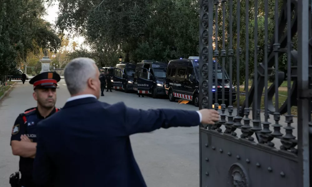 A Mossos d'Esquadra police officer controls the entrance to the Catalonia Regional Parliament on the day of the investiture debate of Catalonia to elect a new leader, in Barcelona, Spain, August 8, 2024. REUTERS/Jon Nazca