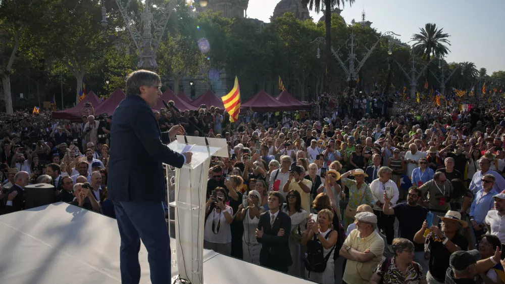 Catalan independence leader and former President Carles Puigdemont addresses supporters after his arrival near the Catalan parliament to attend the investiture debate in Barcelona, Spain, Thursday Aug. 8, 2024. Puigdemont, the former leader of Catalonia who left Spain after organizing an independence referendum in the Spanish northeastern region seven years ago, announced that he plans to return home on Thursday despite the likelihood of being arrested on his return. (AP Photo/Emilio Morenatti)