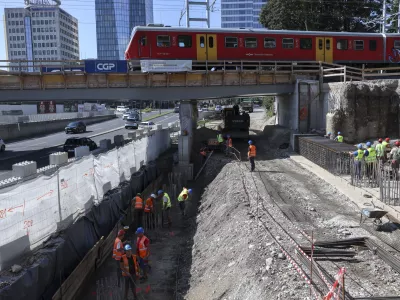 - 08.08.2024 - Ogled gradbišča nadomestnega železniškega nadvoza na Dunajski cesti - gradbišče, železnica, delavci, gradnja, infrastruktura, vlak //FOTO: Jaka Gasar