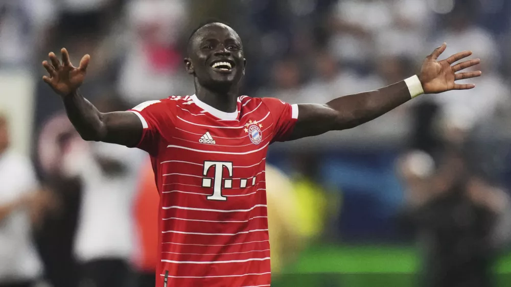 Bayern's Sadio Mane celebrates after the German Bundesliga soccer match between Eintracht Frankfurt and Bayern Munich in Frankfurt, Germany, Friday, Aug. 5, 2022. (AP Photo/Matthias Schrader) / Foto: Matthias Schrader